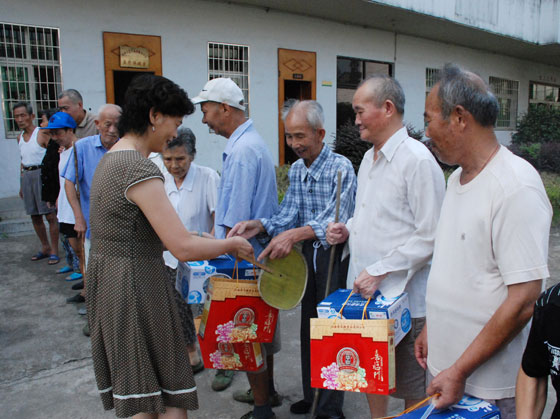 仁和集團走訪慰問樟樹市福利院